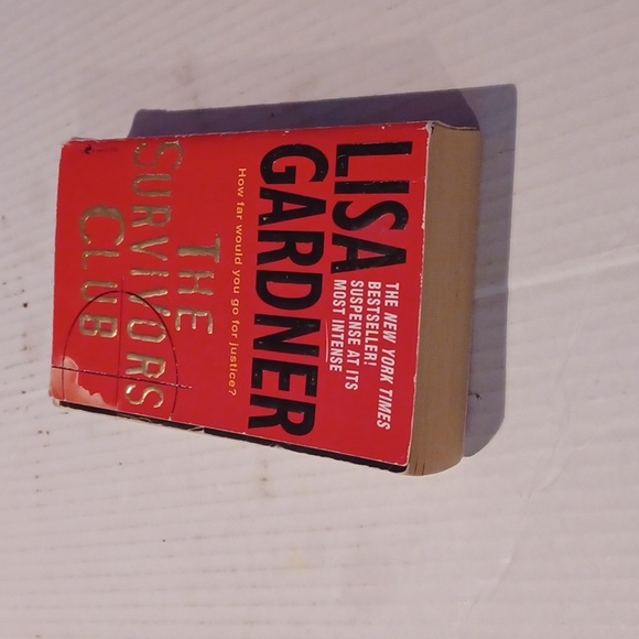 $4 Add-on "The Survivors Club" by Lisa Gardner - Paperback Novel - Picture 6 of 9